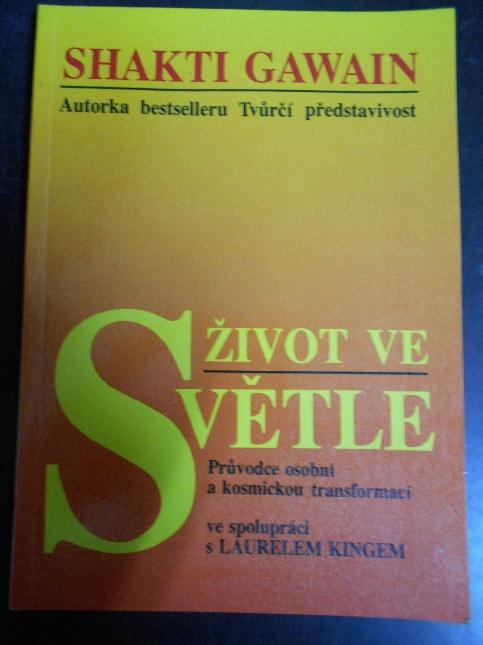 Život ve světle: Průvodce osobní a kosmickou transformací
