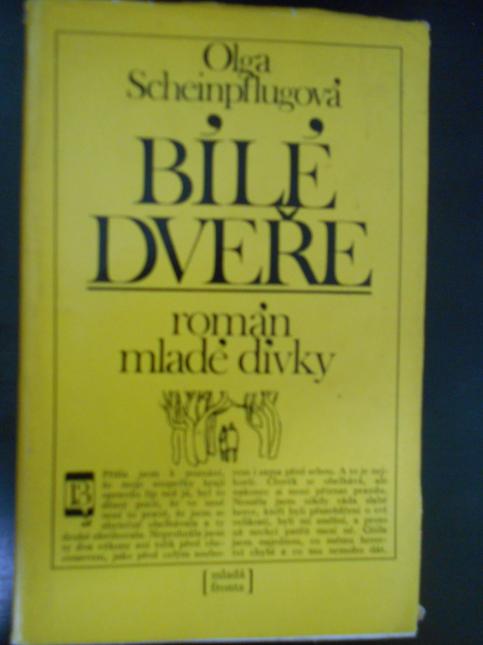 Bílé dveře
