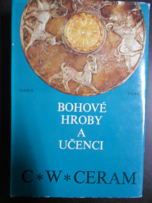 Bohové, hroby a učenci