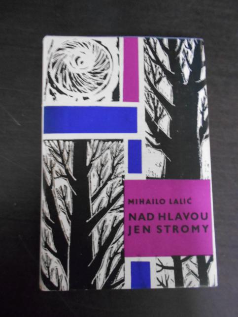 Nad hlavou jen stromy
