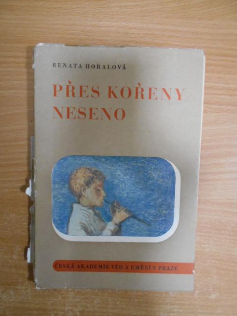 Přes kořeny neseno