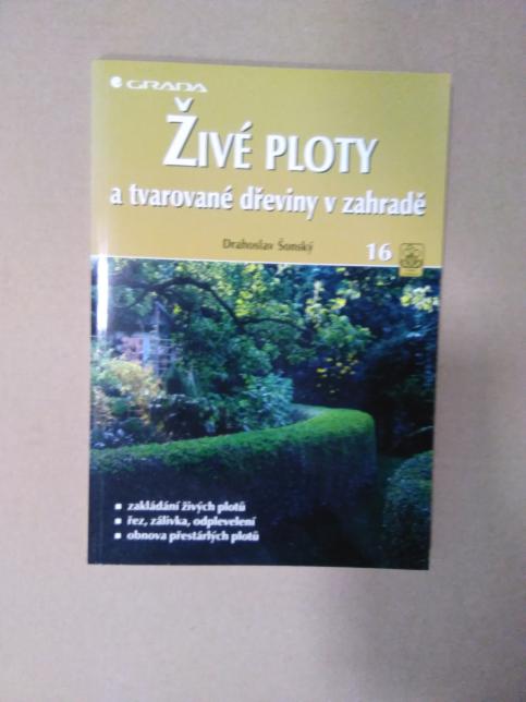 Živé ploty a tvarované dřeviny