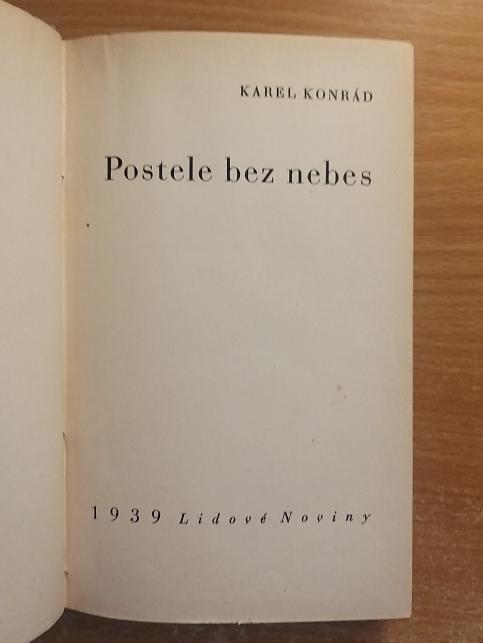 Postele bez nebes