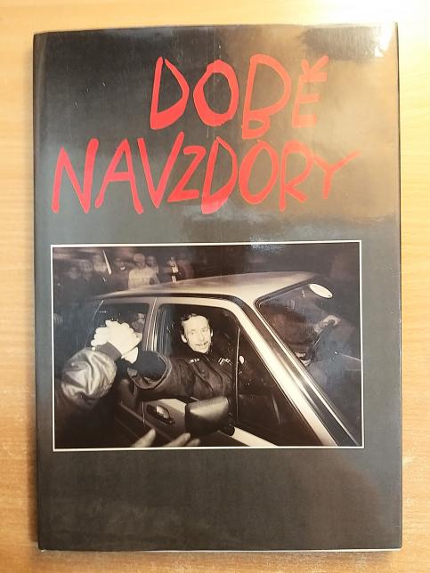 Době navzdory