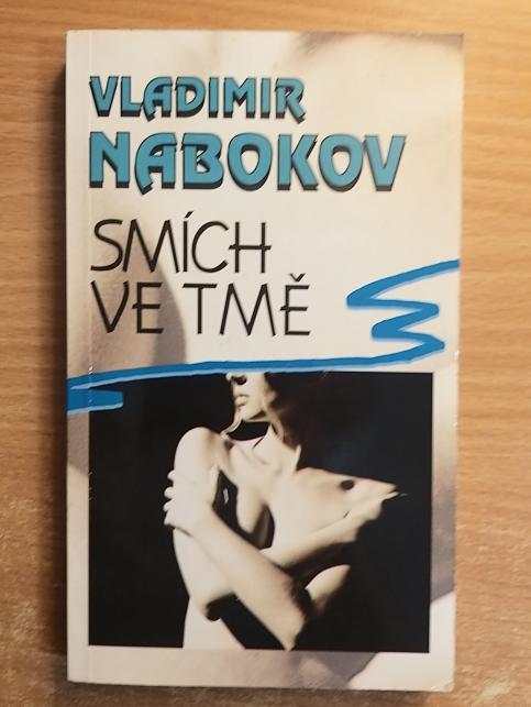 Smích ve tmě