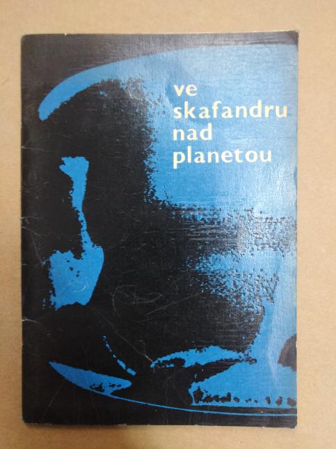Ve skafandru nad planetou 