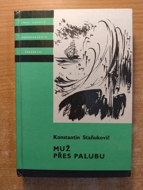 Muž přes palubu