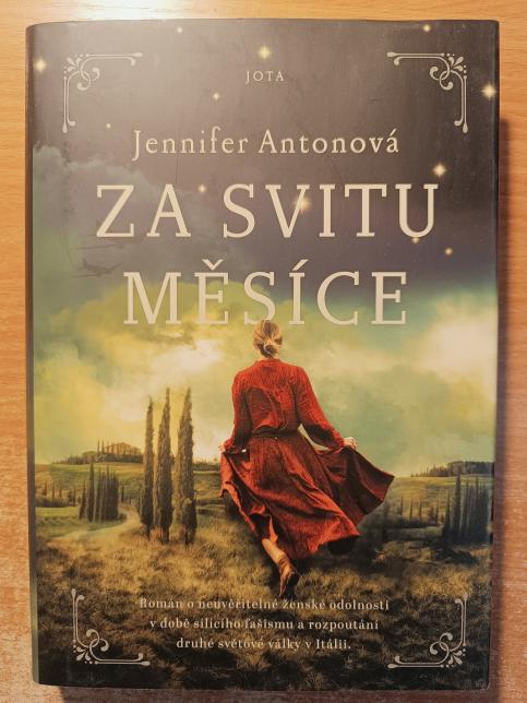 Za svitu měsíce