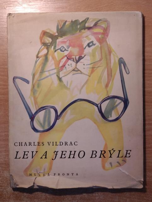 Lev a jeho brýle